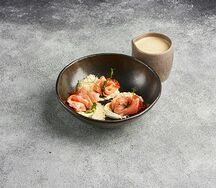 Сырный суп с копчёным лососем и красной икрой