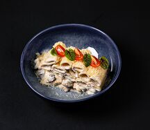 Ригатони с курицей и грибами