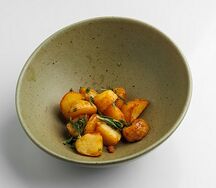 Молодой картофель с ароматными травами