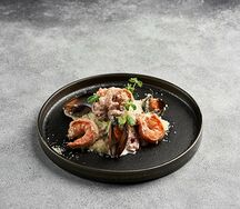 Тёплый салат с дарами моря