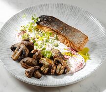 Филе лосося с шампиньонами