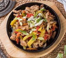 Жареха из свинины с овощами