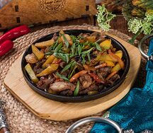 Жареха из говядины с овощами