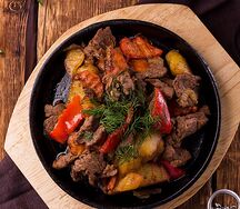 Жареха из баранины с овощами
