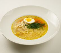  Бульон из домашней курицы с яичной лапшой
