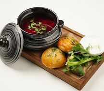Борщ с говядиной и пампушками