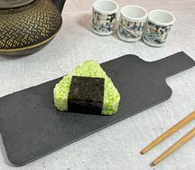 Онигири с крабом