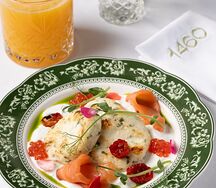 Сырники с лососем и красной икрой