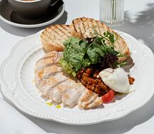 Куриная грудка с баклажановой икрой 