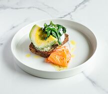 Яйцо пашот и авокадо