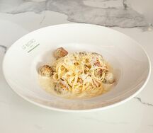 Карбонара с фрикадельками из курицы и индейки