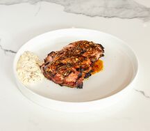 Свиная шея под мясным соусом с маринованными опятами