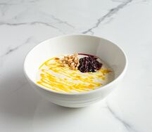 Каша рисовая с вишней и кедровым орехом