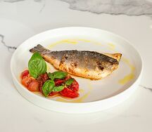 Сибас фаршированный креветками и томатами