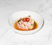 Тартар из креветок с угрем и авокадо