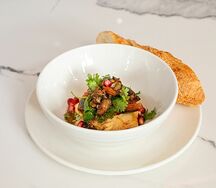 Хумус из нута, пряные баклажаны, соус с миндалем