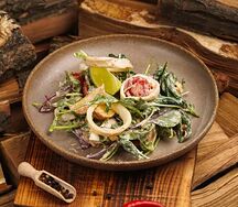 Салат с кальмарами New