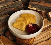 Моцарелла с брусничным соусом New