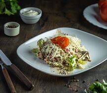 Салат Цезарь с курицей