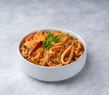 Вок с кальмаром и фунчозой
