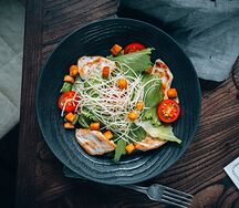 Салат Цезарь с курицей