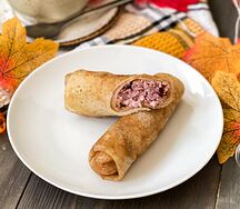 Блинчики с творогом и вишневым джемом
