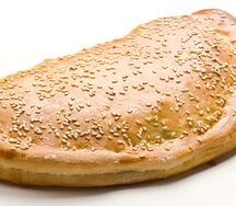 Кальцоне с грибами, сыром и шпинатом