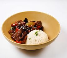 Говядина с кокосовым соусом и рис