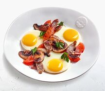 Уова кон сальсичча