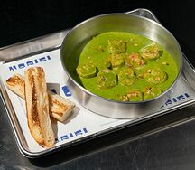 Креветки с соусом песто