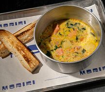 Чаудер с кукурузой и морепродуктами