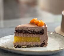 Шоколадный торт с апельсином (кусок)