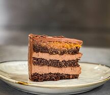 Прага с абрикосовым джемом и ганашем на тёмном шоколаде I Dolci (кусок)