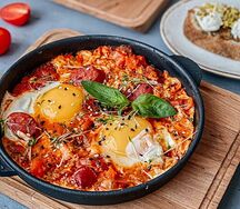 Шакшука с колбасками