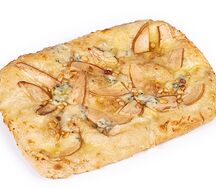 Пицца с грушей и сыром дорблю
