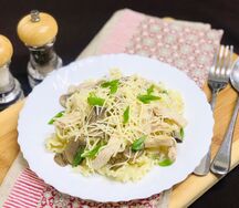 Паста с курицей и грибами
