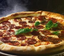 Пицца и Noж Мясная уточка