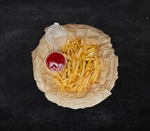 Картофель фри и кетчуп
