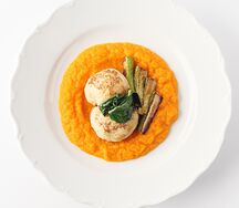 Котлеты из индейки с морковным пюре и кабачками