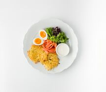 Картофельные драники с лососем