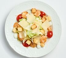 Цезарь классический с креветками и с домашним соусом