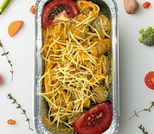 Паста с томатно-сливочным соусом и фрикадельками