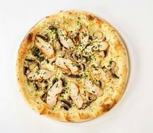 Пицца с курицей и грибами