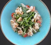 Салат Морепродукты с рукколой