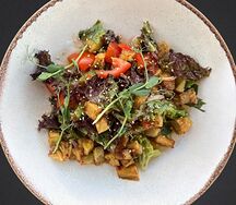 Салат из баклажанов, томатов в пикантном соусе