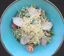 Салат Цезарь с филе цыплёнка