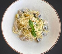 Феттуччине с курицей в сливочно-грибном соусе