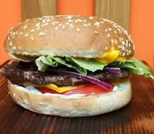 Бургер говяжий с горчичным соусом