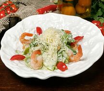 Салат Цезарь с креветками