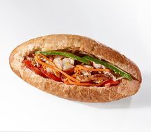 Шаурма в булочке с курицей